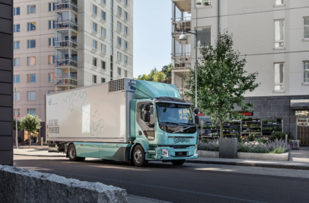 Volvo Trucks начала сбор предзаказов на электрогрузовики Volvo FL и Volvo FE в шести странах Европы