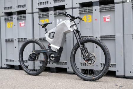 Датский стартап Trefecta представил электрический «супервелосипед» RDR, оснащенный аккумулятором, заряда которого хватает на 200 км пробега