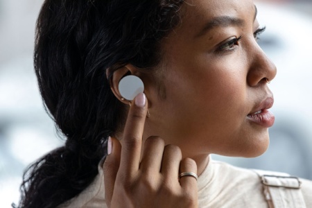 Microsoft отложила выпуск наушников Surface Earbuds до весны 2020 года