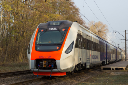 Крюковский вагоностроительный завод (КВСЗ) начал испытывать новый дизель-поезд ДПКр-3 для маршрута Kyiv Boryspil Express (фотогалерея)