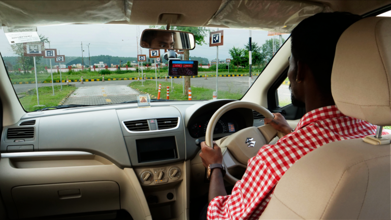 Индийское исследовательское подразделение Microsoft разработало ПО для смартфона, которое позволяет инструктору по вождению следить за выполнением упражнений начинающим водителем удаленно