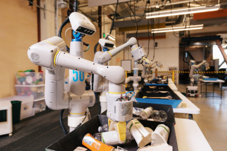 Новый проект Everyday Robot в рамках Alphabet X разрабатывает роботов, способных обучаться в реальном мире