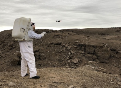 Разработанная норвежским стартапом Ntention «умная перчатка» позволит покорителям Луны и Марса эффективно управлять дронами и другими роботизированными механизмами, не снимая скафандра
