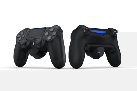Sony представила «приставку» Back Button Attachment для DualShock 4, которая за $30 добавляет геймпаду пару настраиваемых кнопок (и OLED-экран)