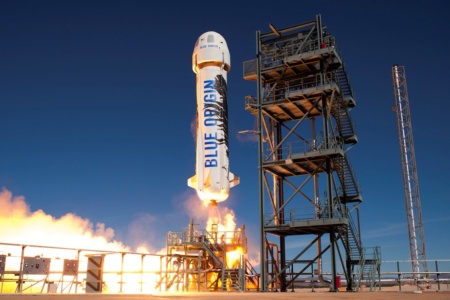 Blue Origin успешно запустила и вернула New Shepard во время 12-го испытательного полёта. Для капсулы это был 6-й запуск с возвращением на Землю