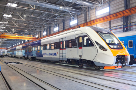 Kyiv Boryspil Express перевез милионного пассажира и вывел на маршрут новый украинский дизель-поезд ДПКр-3