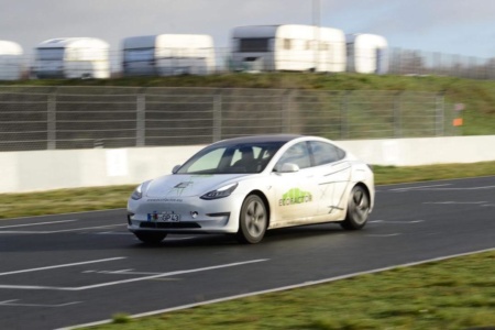 Украинская команда EcoFactor на Tesla Model 3 победила в 24-часовой международной гонке электромобилей Eco Grand Prix в Германии