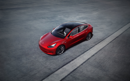 Электромобиль Tesla Model 3 в итоге может получить аккумулятор на 100 кВт•ч и режим быстрого ускорения Ludicrous Mode