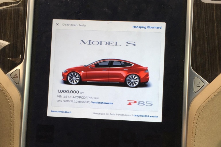 Немецкий энтузиаст проехал 1 миллион километров на собственном электромобиле Tesla Model S, дважды заменив батарею и трижды - двигатель