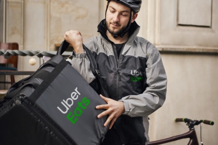 Сервис по доставке еды Uber Eats начал работать в Одессе