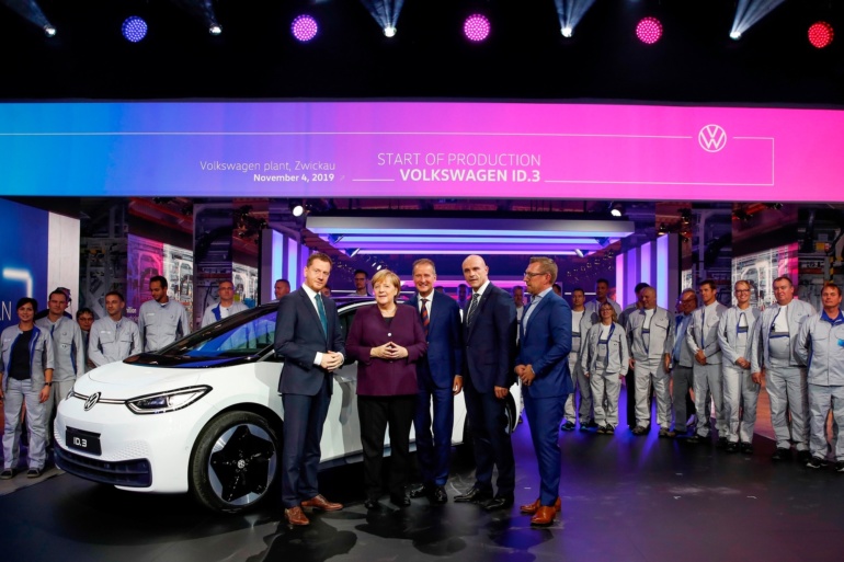 Volkswagen уже продал 250 тыс. электрифицированных автомобилей, а к 2025 году хочет выпустить на рынок 1,5 млн электромобилей семейства VW ID.