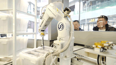 Huawei открыла в Китае розничный робомагазин без продавцов