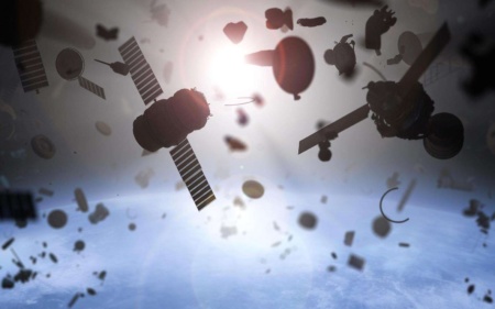 В будущем обслуживанием спутников и очисткой орбиты Земли от космического мусора могут заняться роботы