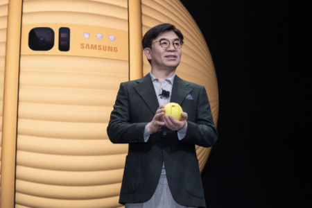 Samsung анонсировала шарообразного робота-компаньона для дома Ballie