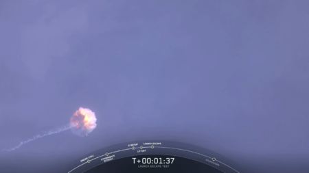 SpaceX «взорвала» ракету Falcon 9 в рамках испытаний системы спасения Crew Dragon в полете. Все получилось!