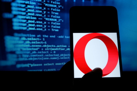 Назревает новый скандал. Opera в обход правил Google Play разместила приложения для микрозаймов со ставкой до 438% годовых