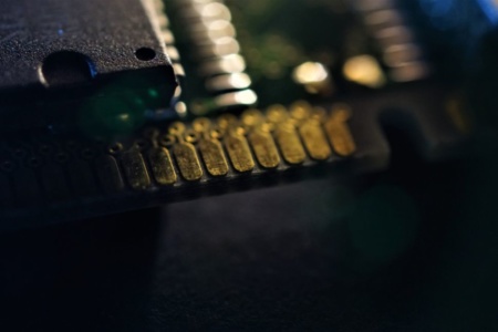 Micron начала поставки образцов модулей памяти DDR5 RDIMM