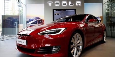 Похоже, в автомобилях Tesla вскоре можно будет играть в «Ведьмака» [Обновлено: и в Minecraft тоже!]