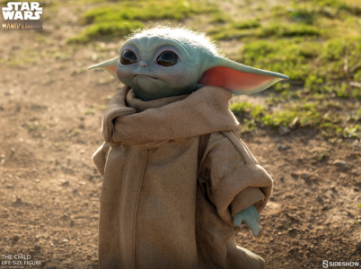 Стартовали предзаказы на коллекционную фигурку Baby Yoda из «Мандалорца» — реалистичная игрушка в полный рост обойдется всего в $350
