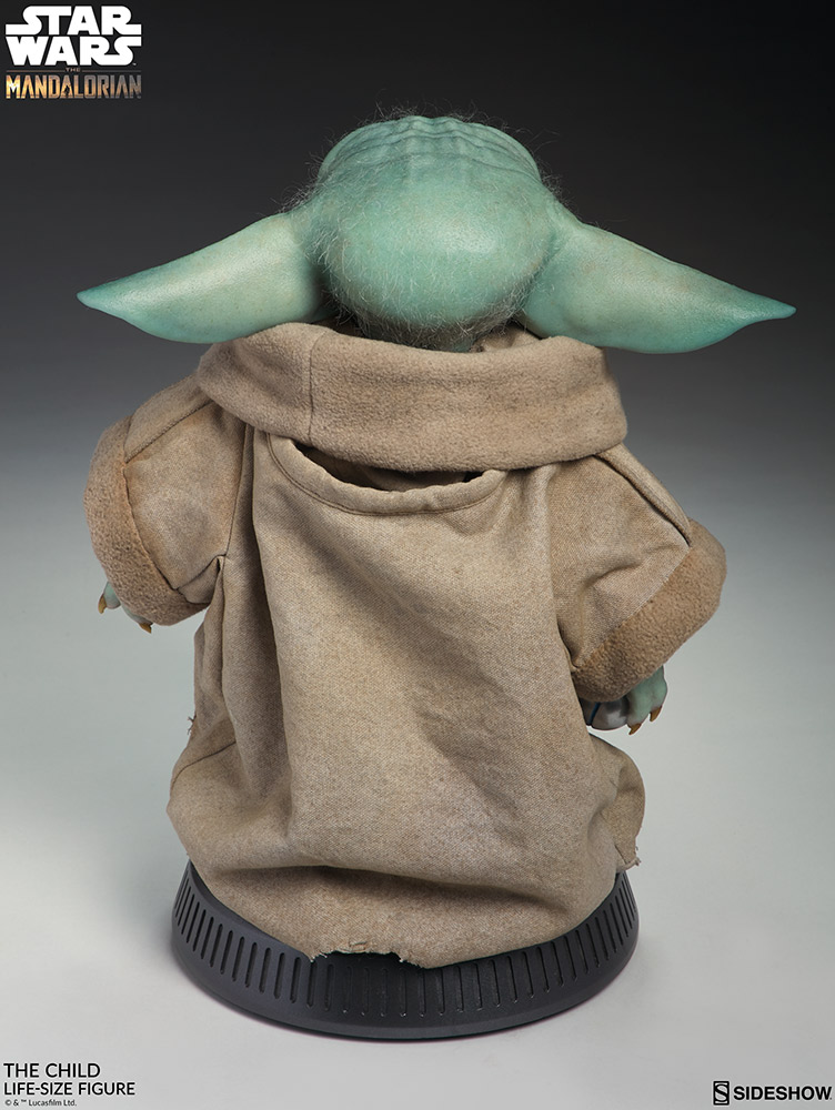 Стартовали предзаказы на коллекционную фигурку Baby Yoda из "Мандалорца" - реалистичная игрушка в полный рост обойдется всего в $350