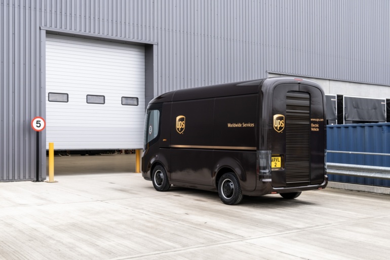 Курьерская служба UPS будет использовать беспилотники Waymo и электрофургоны Arrival для доставки заказов в США и Европе