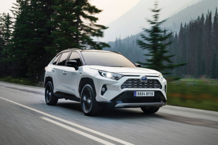 В 2019 году в Украине продали 9 тыс. гибридных автомобилей (40% — новых), что на 74% больше показателей предыдущего года. Однозначный лидер — Toyota
