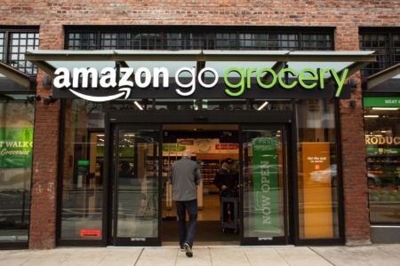 Amazon открыла свой первый крупный бескассовый продовольственный магазин Amazon Go Grocery