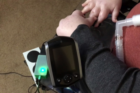 Решение под названием Freedom Wing превращает элементы управления электрической инвалидной коляски в полноценный геймпад