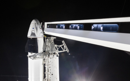 SpaceX и Space Adventures намерены отправить первых туристов на орбиту в 2021 году