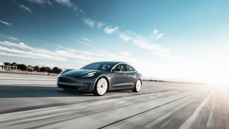 Consumer Reports включила Tesla Model 3 в список лучших автомобилей года