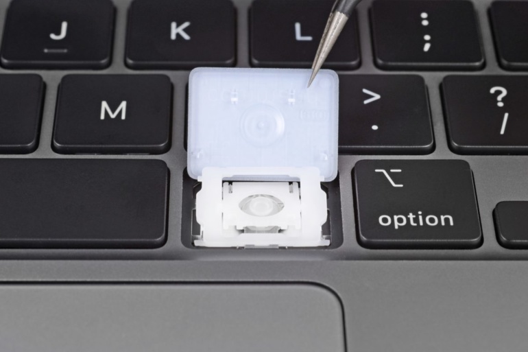 iFixit разобрали новый MacBook Air и обнаружили, что более надёжная клавиатура всего на 0,5 мм толще своей предшественницы