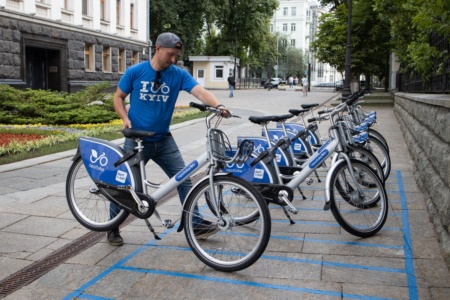 Сегодня в Киеве начал работать сервис проката велосипедов Nextbike. Запуск провели на две недели раньше из-за ограничений работы транспорта