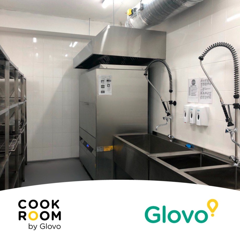 Сервис Glovo запустил первую «облачную кухню» Cook Room в Киеве, куда имеют доступ только повара, персонал и курьеры