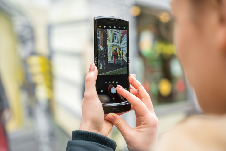 В Украине стартовал предзаказ на смартфон с гибким экраном motorola razr по цене 50 тыс. грн