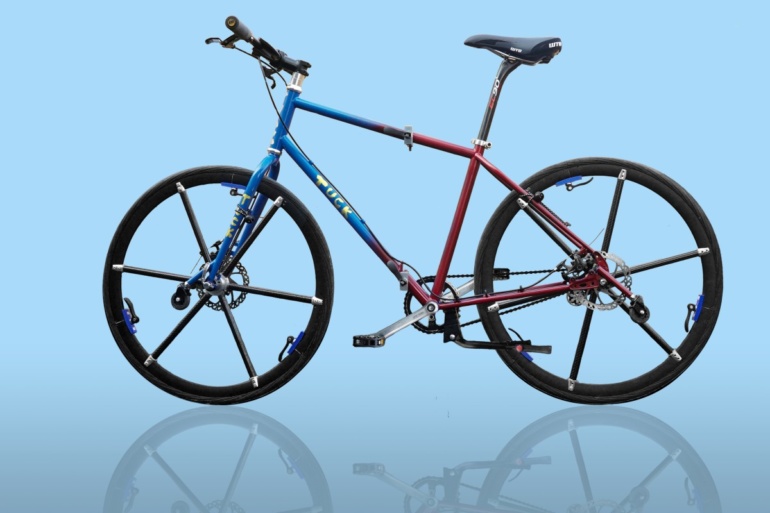 Анонсирован велосипед со складными колесами Tuck Bike. В сложенном виде его можно везти за собой, как кравчучку