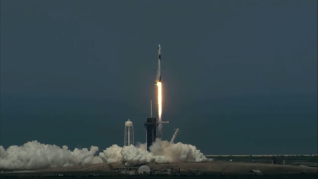 SpaceX запустила Crew Dragon с астронавтами к МКС
