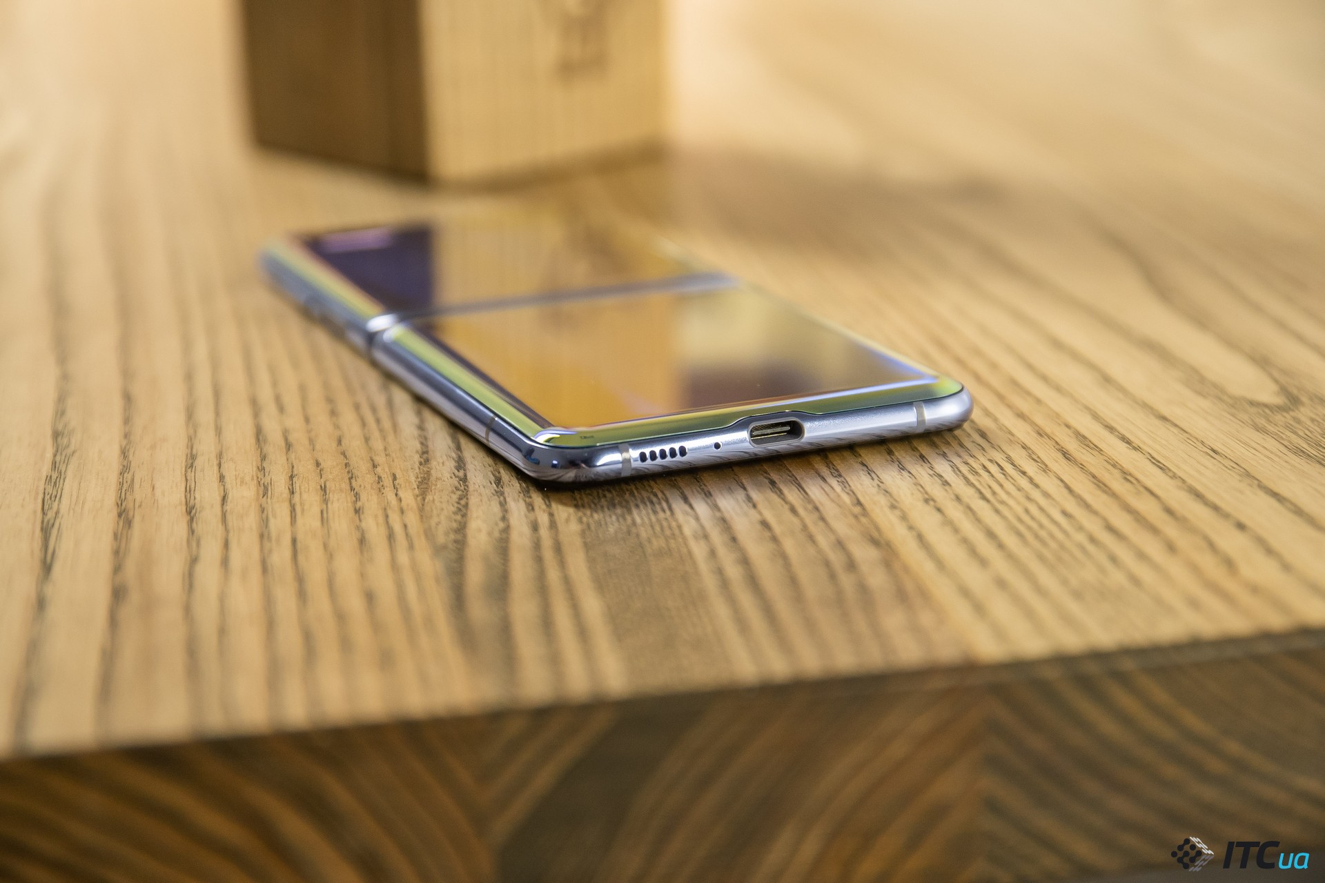 Samsung Galaxy Z Flip: прошлое и будущее в одном корпусе