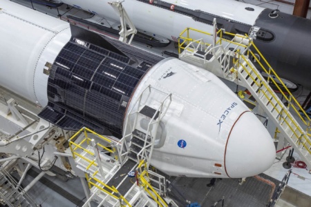 Ракета Falcon 9 и корабль Crew Dragon во всей красе перед грядущим историческим запуском