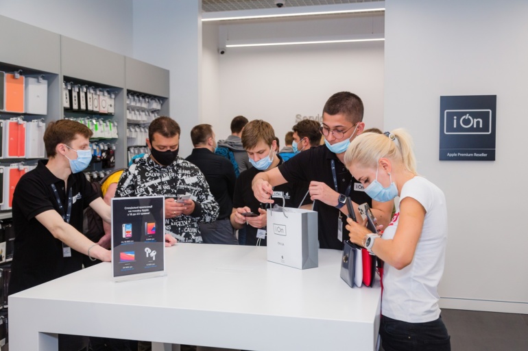 У ТРЦ Retroville відкрився другий магазин iOn зі статусом Apple Premium Reseller