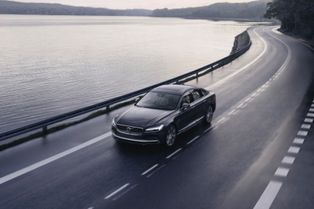Volvo ограничила максимальную скорость новых автомобилей на отметке 180 км/ч и оснастила их системой Care Key, которая позволяет владельцу снизить данный лимит еще больше