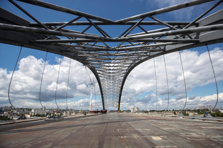 Виталий Кличко показал как строят Подольско-Воскресенский мост и опять пообещал открыть его для автомобилей до конца года [видео]