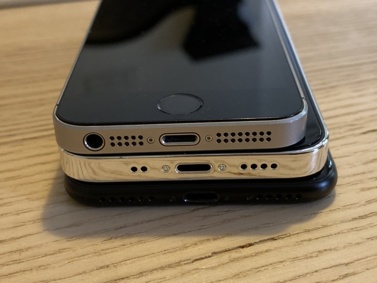 5,4-дюймовый iPhone 12 сравнили с оригинальным iPhone SE и iPhone 7