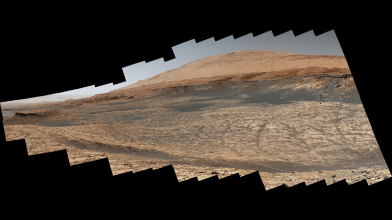 Марсоход Curiosity отправился в «летнее путешествие» к следующему пункту назначения, чтобы продолжить поиск признаков древней жизни