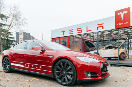 Акции Tesla приближаются к отметке $1500, а Маск уже обдумывает строительство еще одного завода в Азии