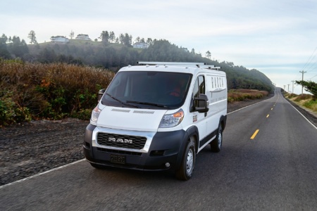 Waymo и Fiat Chrysler совместно выпустят беспилотный грузовой минивэн Ram ProMaster для служб доставки