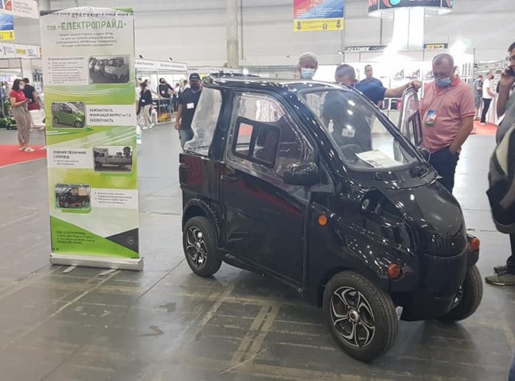 Украинская компания «Электропрайд» представила электромобиль ELMIZ mini стоимостью $5000, собирать его планируют в Киеве (на их сайте можно найти еще две модели - Konyk и Volyk)