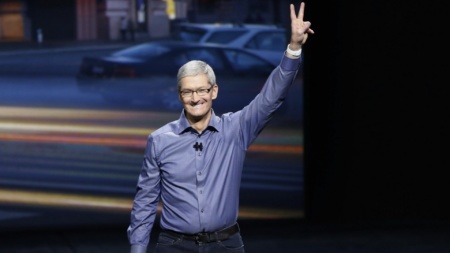 Bloomberg: Тим Кук стал миллиардером на фоне роста капитализации Apple — она почти достигла $2 трлн