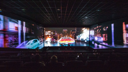 Сеть кинотеатров Multiplex открыла первый в Киеве кинотеатр с панорамным 270-градусным экраном ScreenX