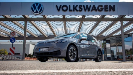 Электромобиль Volkswagen ID.3 смог проехать 531 км от одного заряда батареи емкостью 58 кВтч, что на 26% больше официального показателя 420 км [видео]