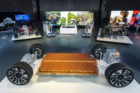 General Motors представил Ultium Drive — фирменное семейство из пяти модулей и трех двигателей для новых электромобилей